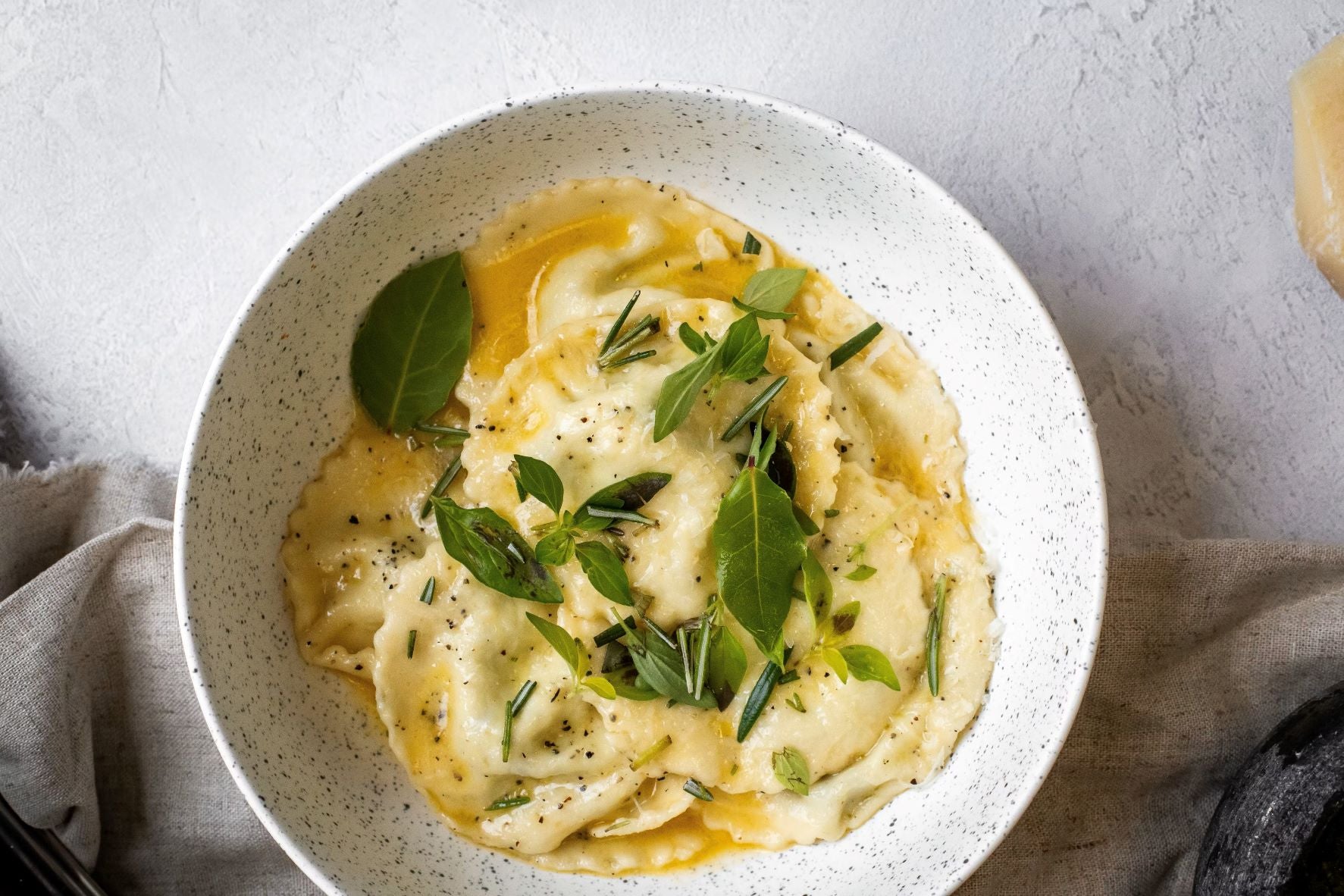 KitchenCraft Ricotta & Pesto Ravioli