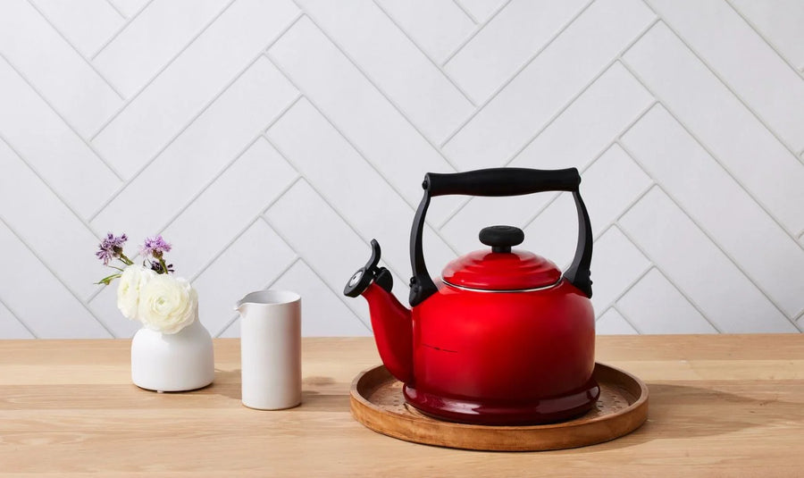 Le Creuset Traditional Kettle 2.1L Cerise