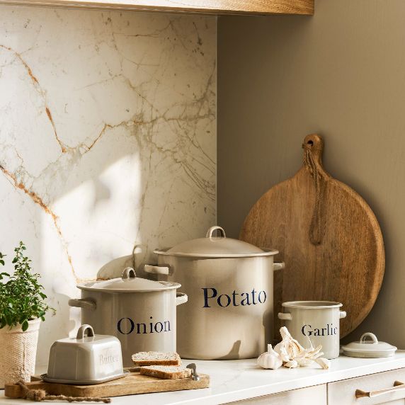 Garden Trading Enamel Onion Store Truffle